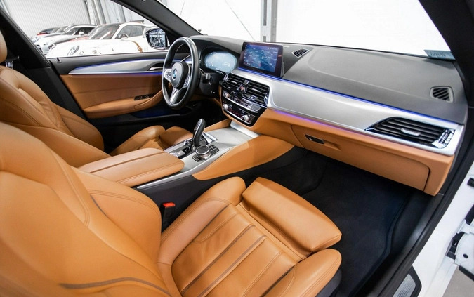 BMW Seria 5 cena 165000 przebieg: 170122, rok produkcji 2019 z Kobyłka małe 781